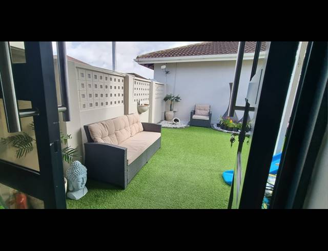 2 BEDROOM FLAT FOR SALE IN GLENWOOD